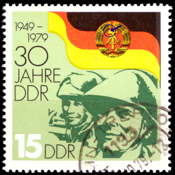 Briefmarken: DDR 1979 Mi.Nr. Mi.Nr.2460 I, Plattenfehler, Hammerkopf im Emblem der Staatsflagge oben gebrochen). Gestempelt