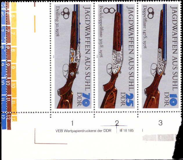 Briefmarken DDR 1978, Mi.Nr. 2377/2379/2381 (SZd175 L DV) Dreierstreifen mit Leerfeld und Druckvermerk, Jagdwaffen aus Suhl. Postfrisch